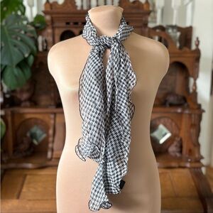 Brooks Brothers Luxury Silk Black & White Houndstooth Scarf